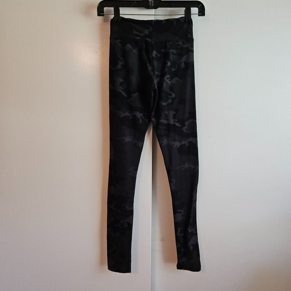 Super Soft & Cozy Camouflage Leggings - Size XS